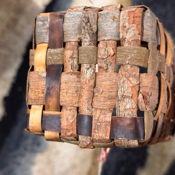 ARTIST Elise Thornton 6" Woven Willow Bark Basket - Created by Artist in WI NWT - Picture 8 of 15